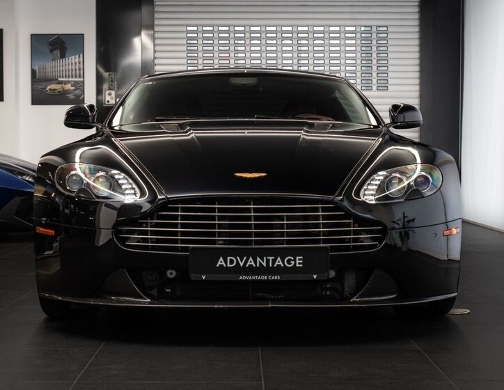 Aston Martin Vantage 2