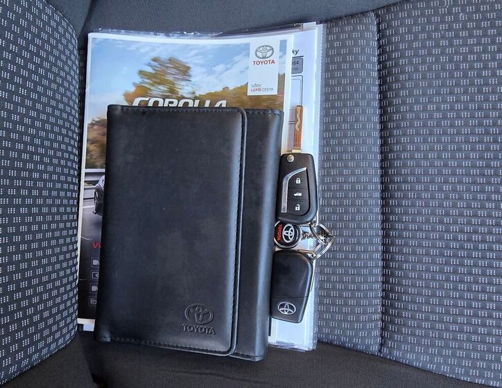 Toyota Corolla Sedan / Limuzína 1,6 l 97 kw