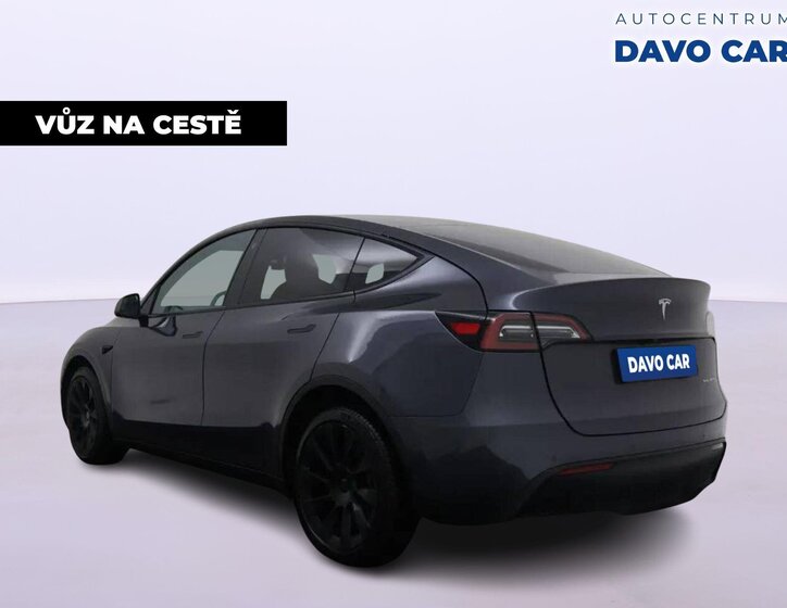 Tesla Model Y 4