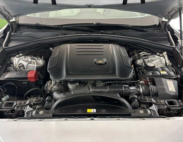 Jaguar F-Pace SUV / Terénní 2,0 l 132 kw