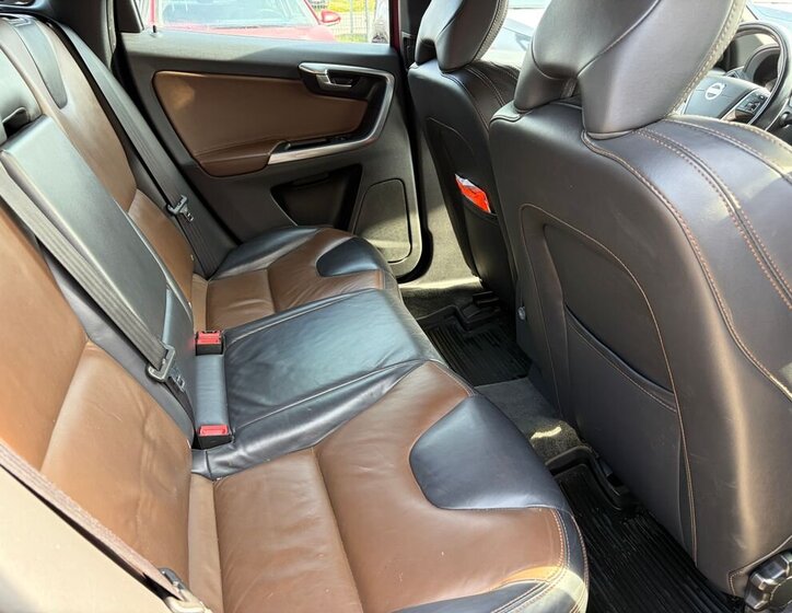 Volvo XC60 SUV / Terénní 2,4 l 133 kw