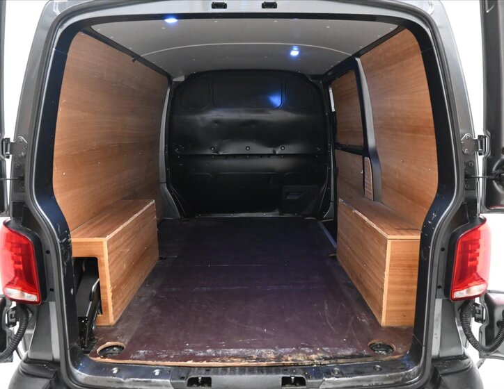 Volkswagen Transporter Skříň 2,0 l 110 kw