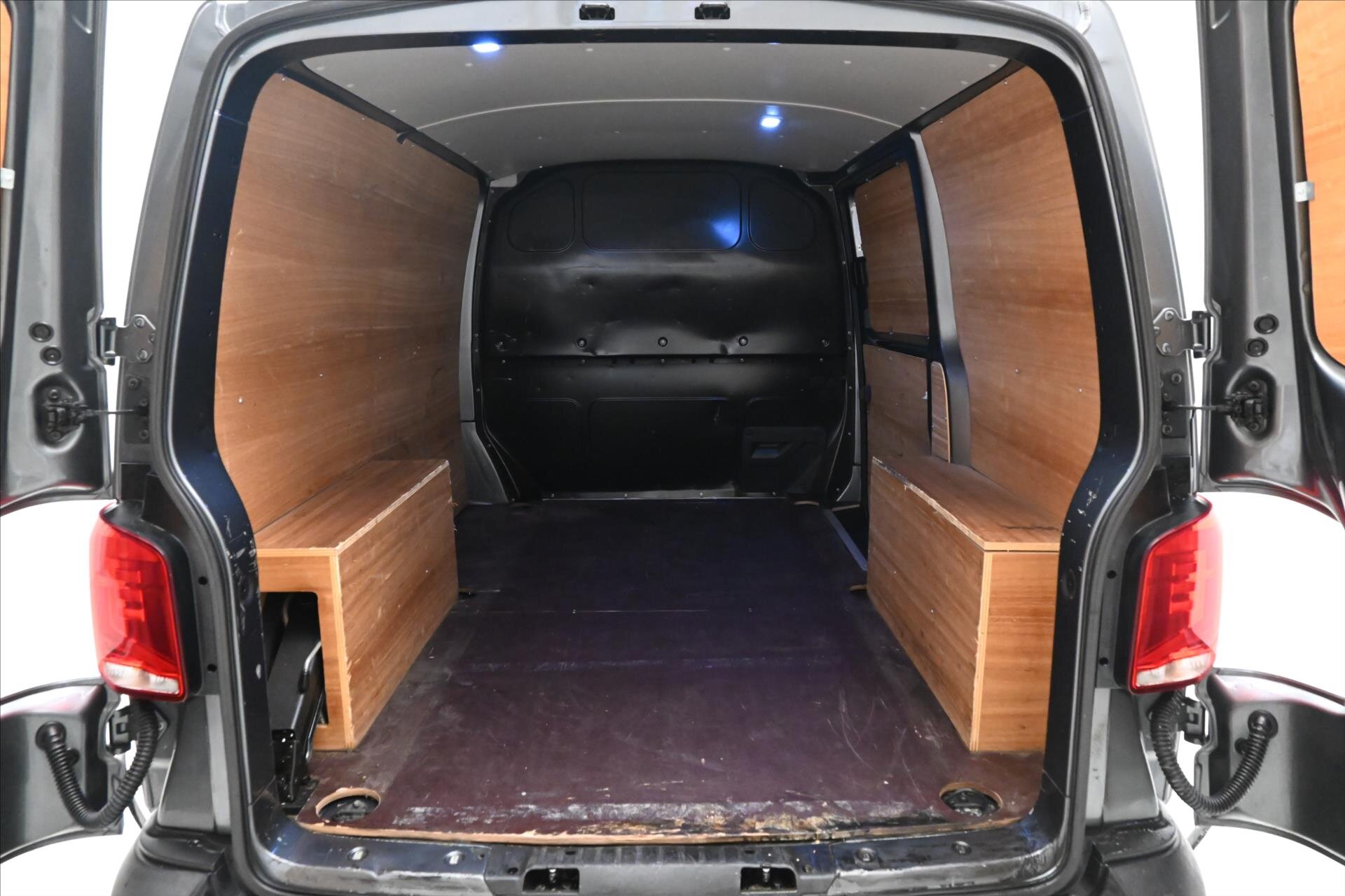 Volkswagen Transporter Skříň 2,0 l 110 kw