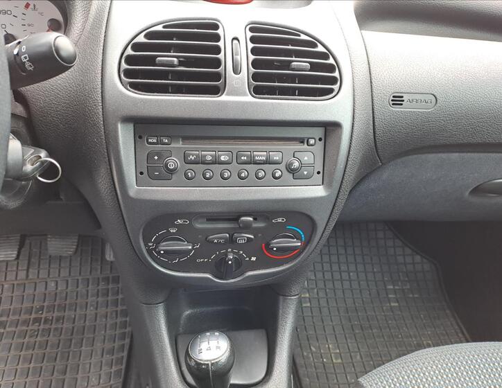 Peugeot 206 11
