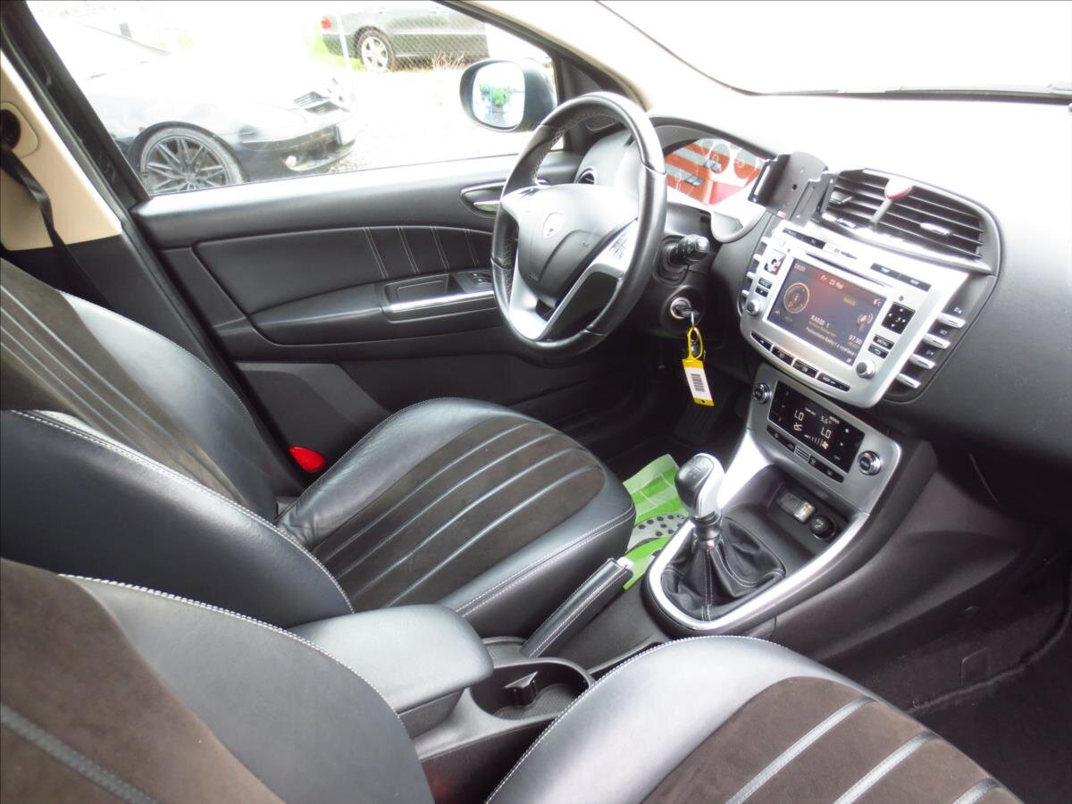 Lancia Delta Hatchback 1,4 l 88 kw