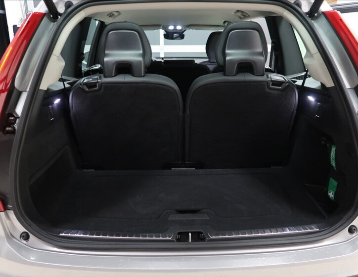 Volvo XC90 SUV / Terénní 2,0 l 184 kw