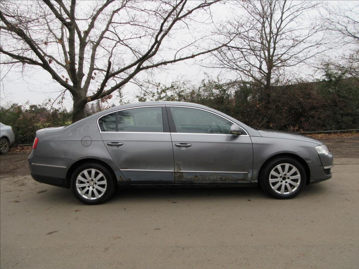 Volkswagen Passat Sedan 2,0 l 103 kw