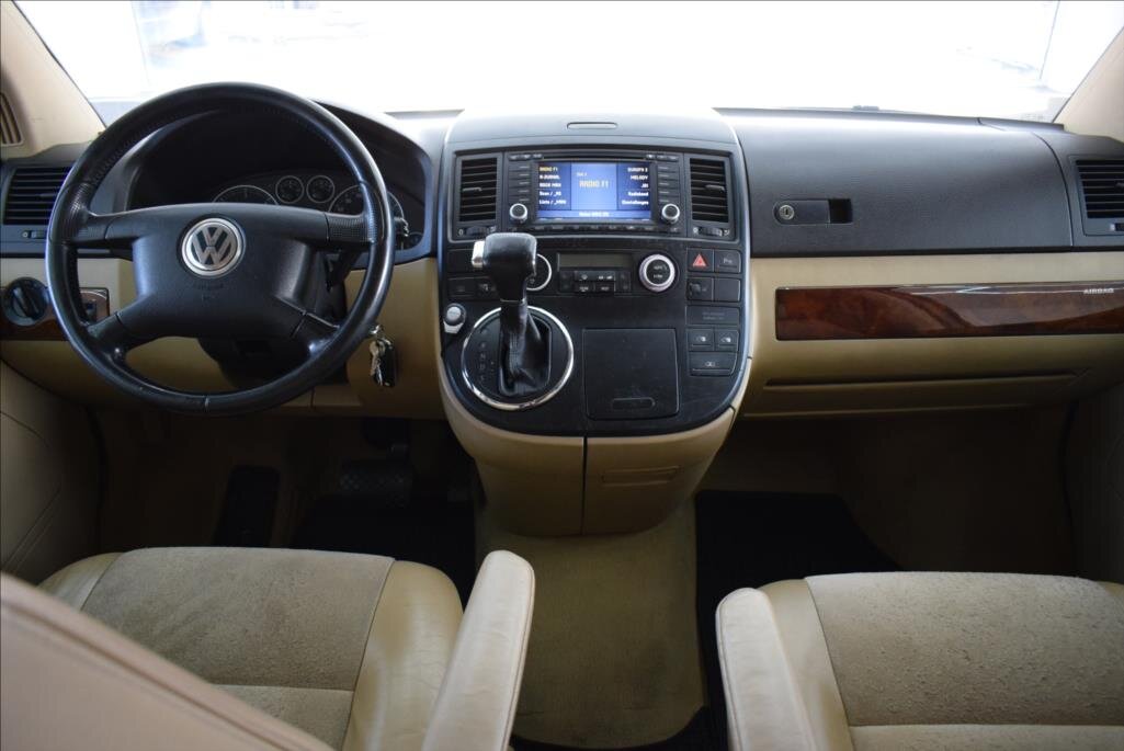 Volkswagen Multivan VAN-Minibus 2,5 l 128 kw