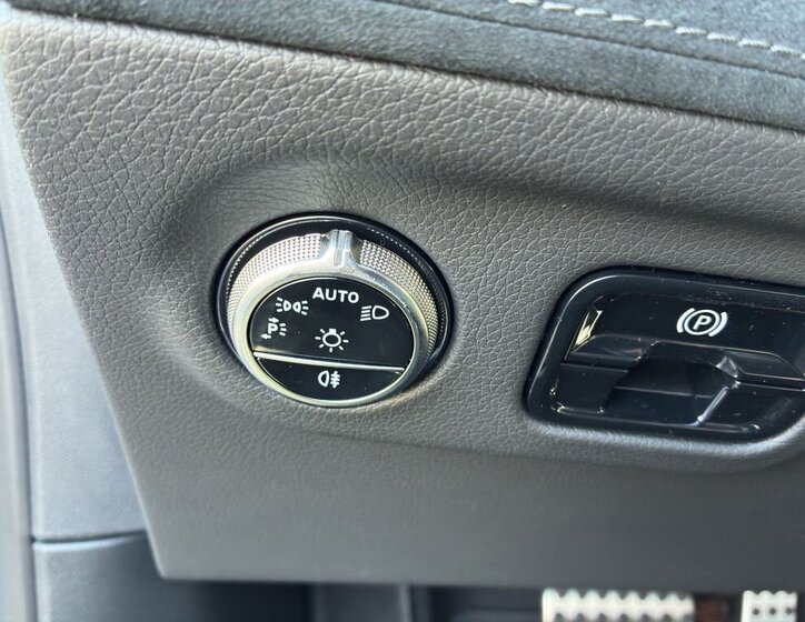 Mercedes-Benz EQE Sedan / Limuzína 0,0 215 kw