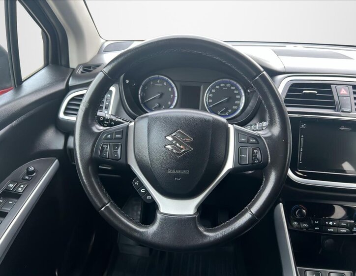 Suzuki SX4 S-Cross 11