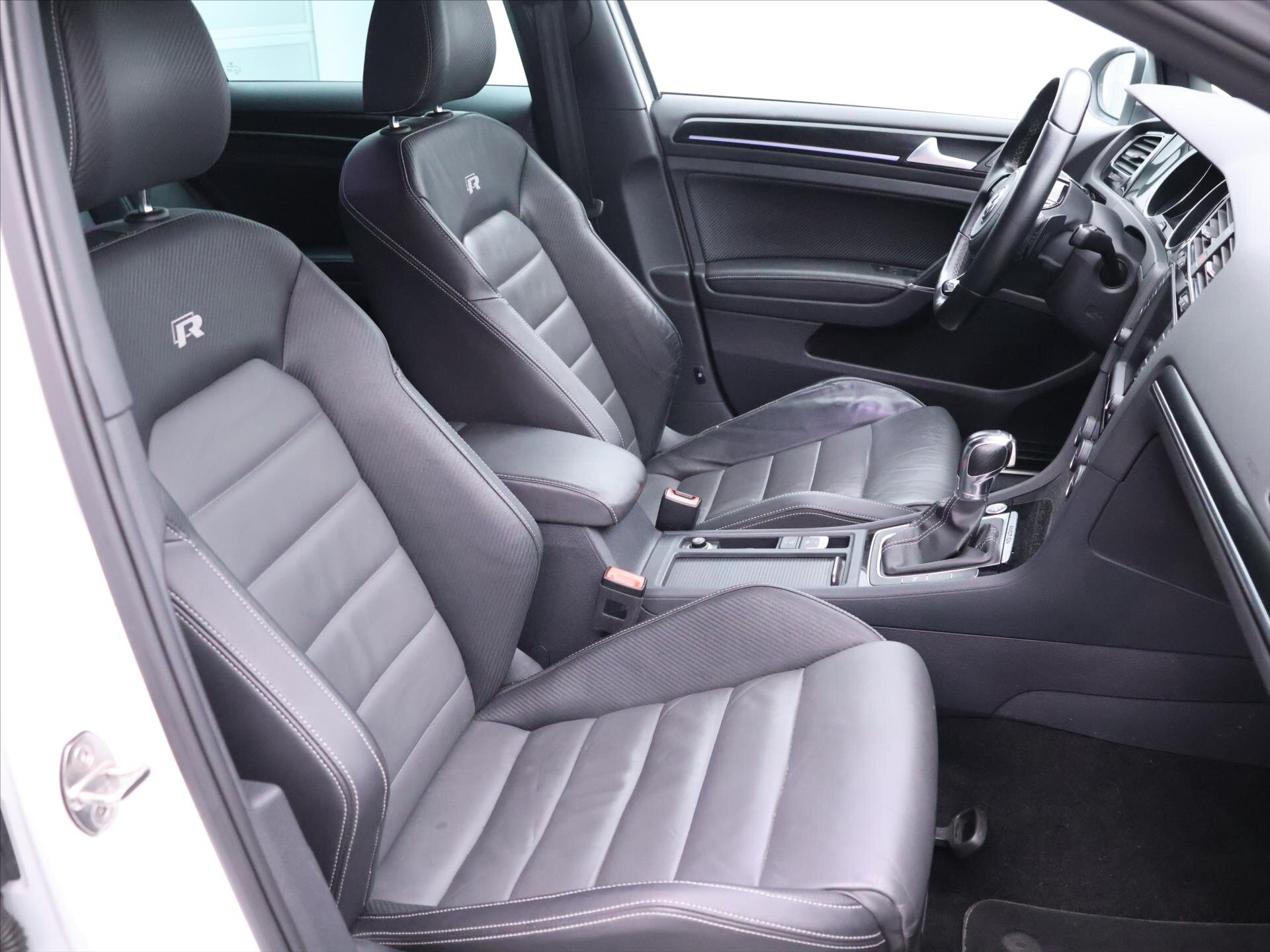 Volkswagen Golf Hatchback 2,0 l 221 kw