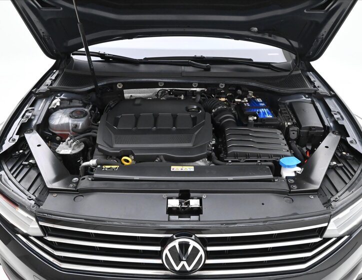 Volkswagen Passat 9