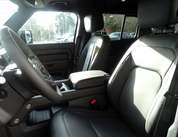 Land Rover Defender SUV 3,0 l 257 kw