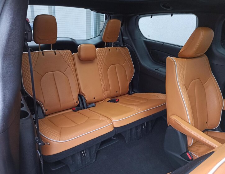 Chrysler Pacifica 15