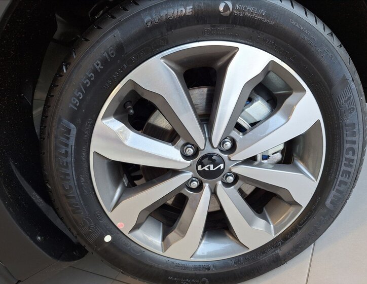 KIA Stonic Kombi 1,2 l 57 kw