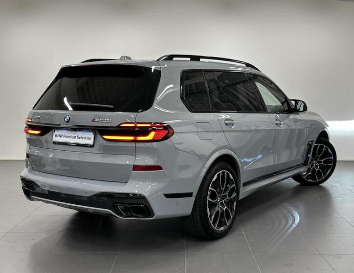 BMW X7 SUV 4,4 l 390 kw