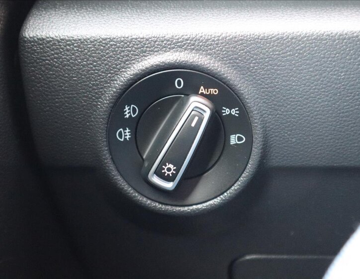 Volkswagen T-Roc CUV 1,5 l 110 kw