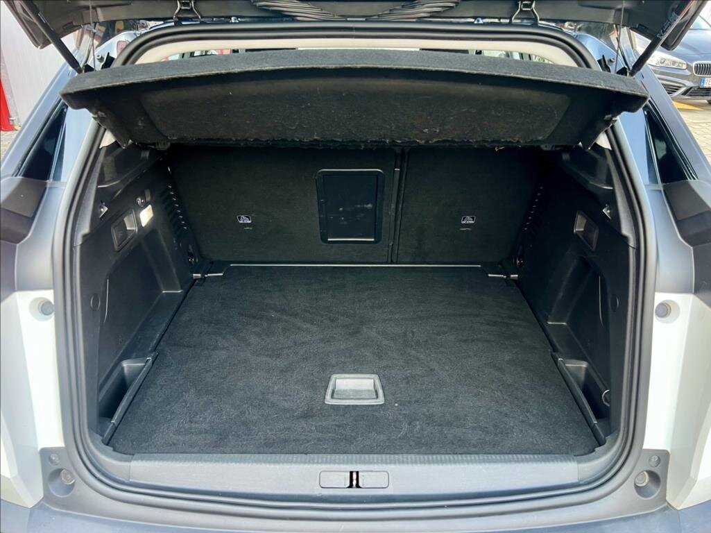 Peugeot 3008 SUV 1,2 l 96 kw