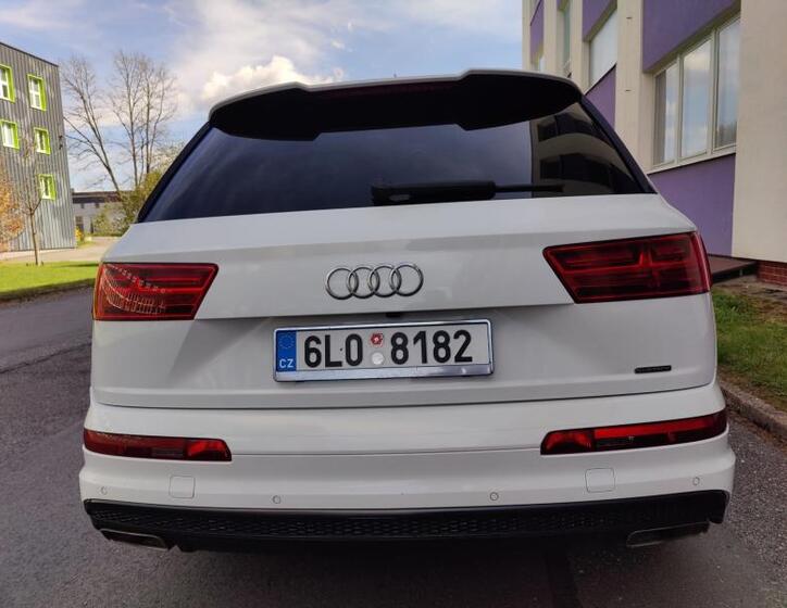 Audi Q7 4