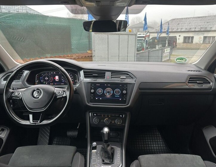 Volkswagen Tiguan 9