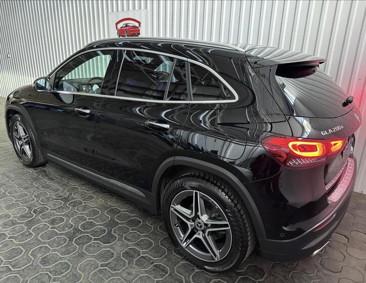 Mercedes-Benz GLA 6