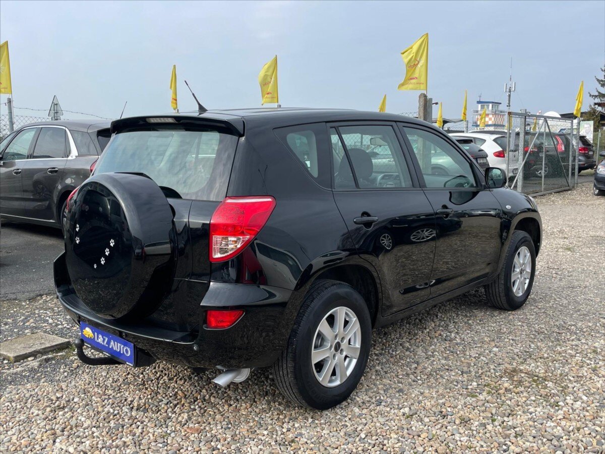 Toyota RAV4 SUV / Terénní 2,0 l 112 kw