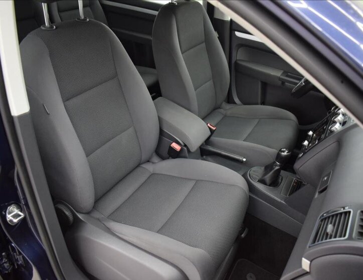 Volkswagen Touran Kombi 1,6 l 77 kw