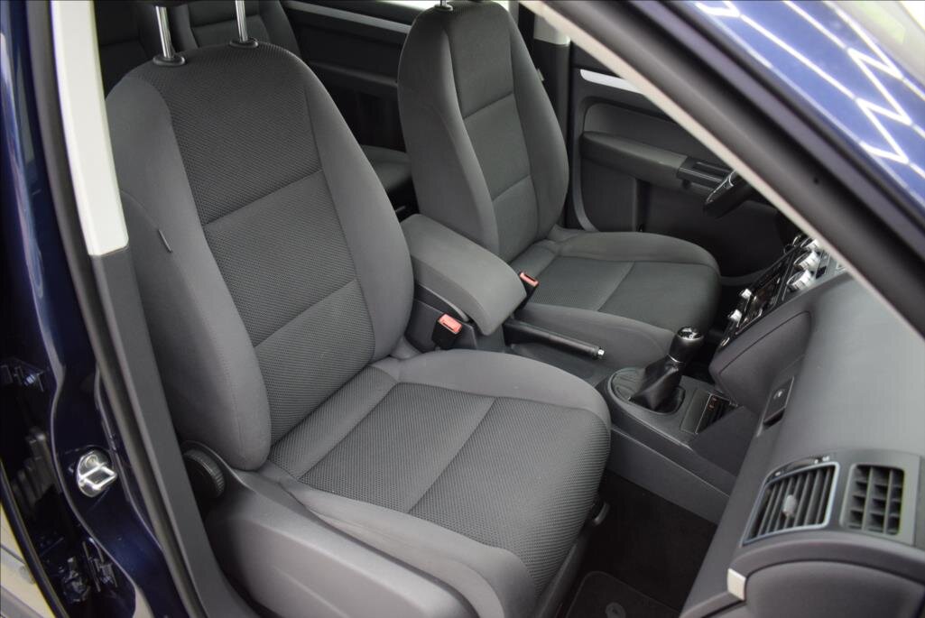 Volkswagen Touran Kombi 1,6 l 77 kw