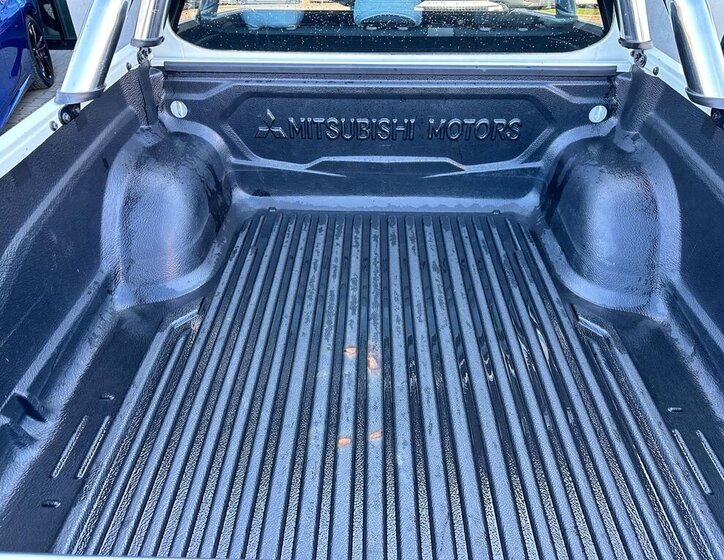 Mitsubishi L200 Pick-up 2,4 l 113 kw