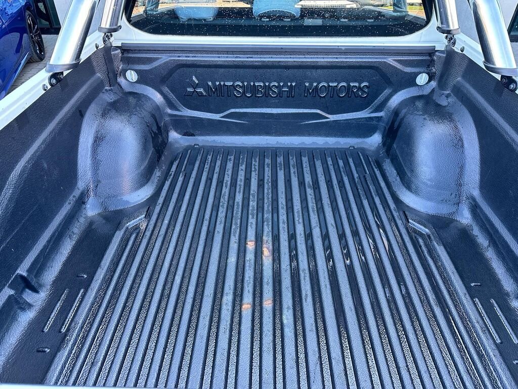 Mitsubishi L200 Pick-up 2,4 l 113 kw