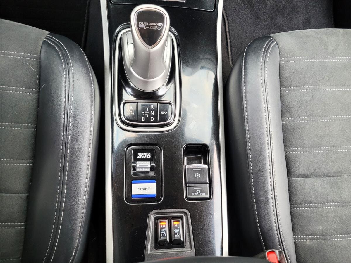 Mitsubishi Outlander SUV 2,4 l 165 kw