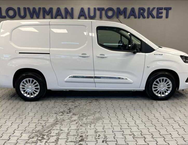 Toyota ProAce City 16