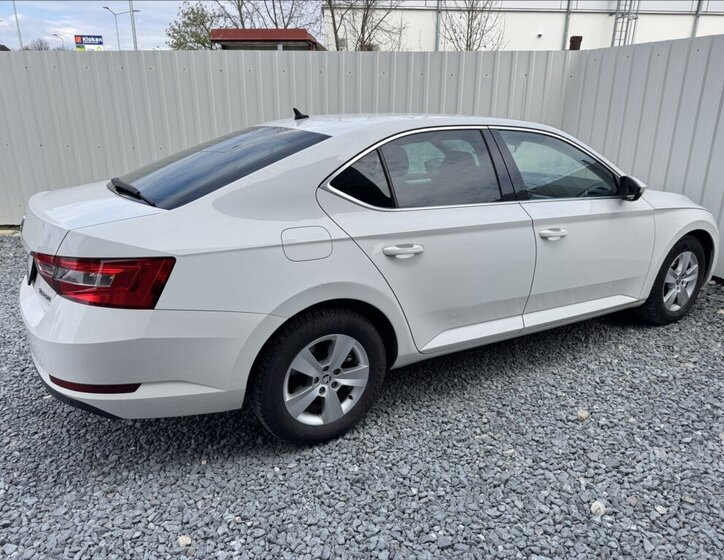 Škoda Superb Sedan / Limuzína 2,0 l 140 kw