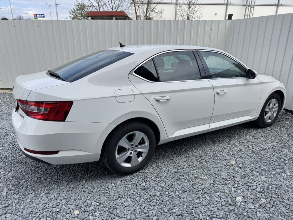 Škoda Superb Sedan / Limuzína 2,0 l 140 kw