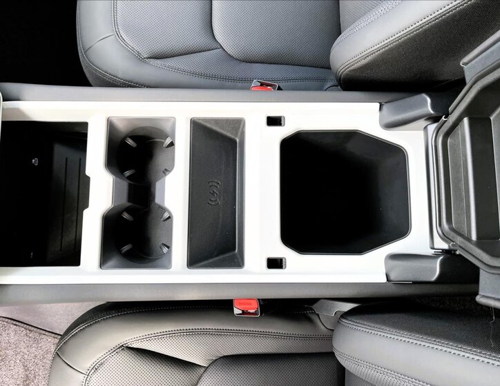 Land Rover Defender SUV / Terénní 3,0 l 147 kw