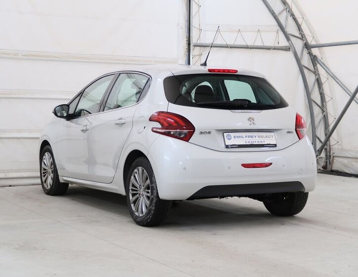 Peugeot 208 Hatchback 1,2 l 81 kw
