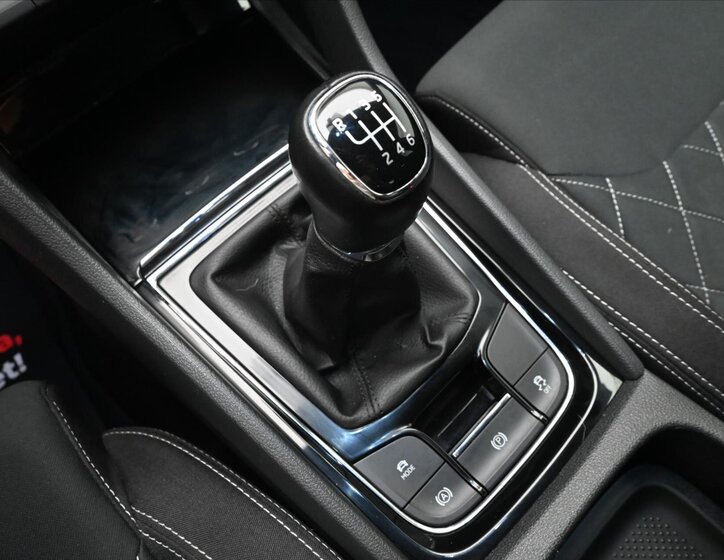 Škoda Karoq SUV / Terénní 1,5 l 110 kw