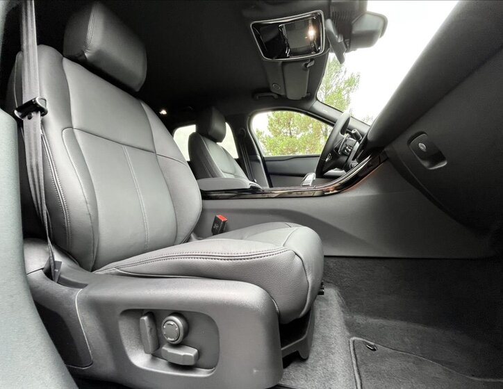 Land Rover Range Rover Velar SUV / Terénní 2,0 l 150 kw