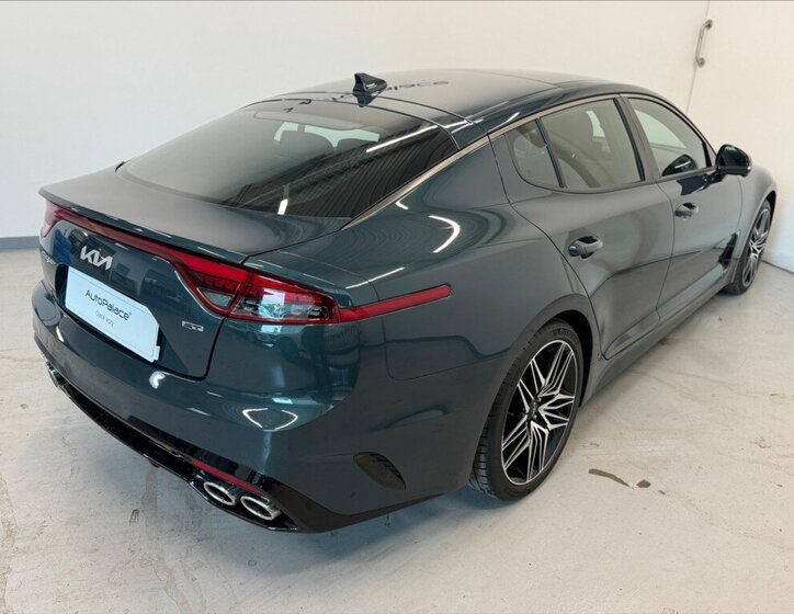 KIA Stinger Liftback 3,3 l 269 kw