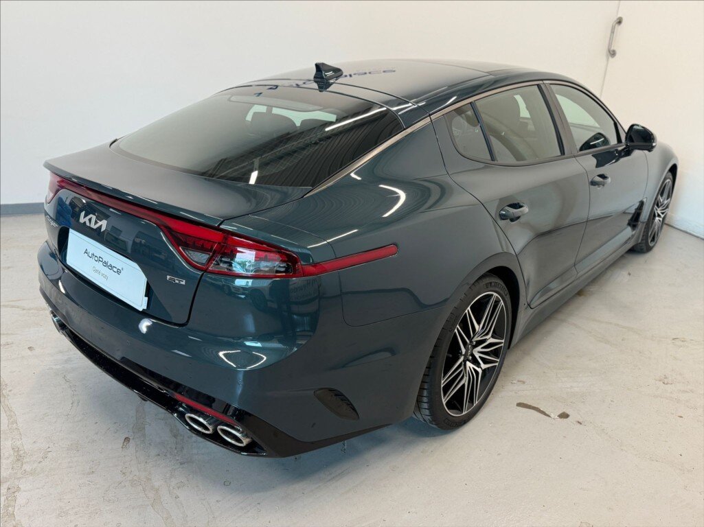KIA Stinger Liftback 3,3 l 269 kw