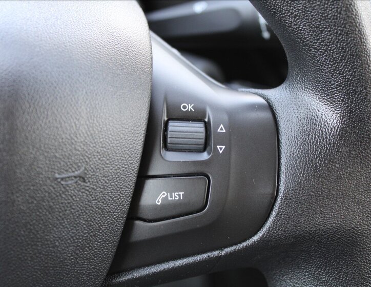 Peugeot 208 Hatchback 1,2 l 60 kw