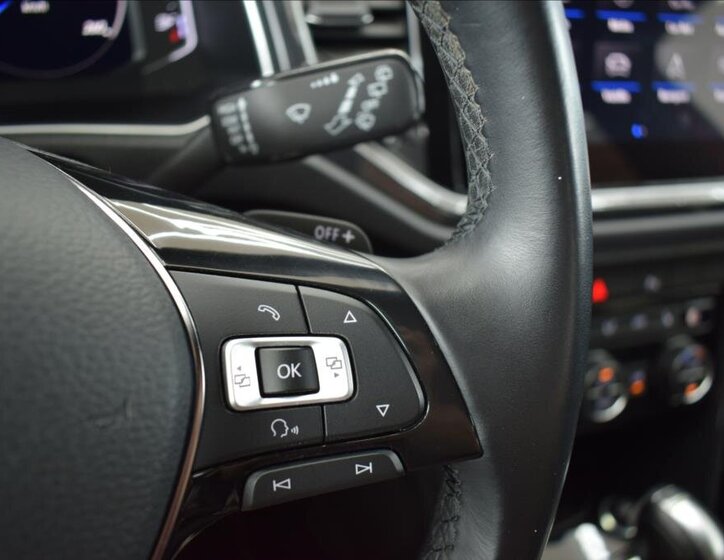 Volkswagen T-Roc SUV / Terénní 2,0 l 140 kw