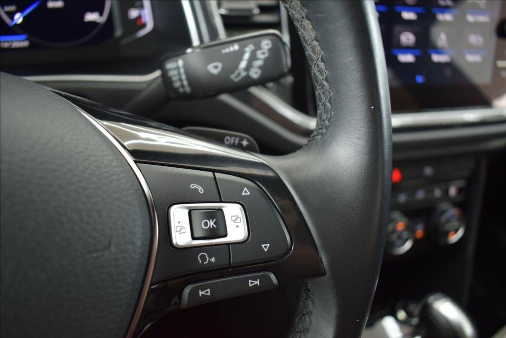 Volkswagen T-Roc SUV / Terénní 2,0 l 140 kw