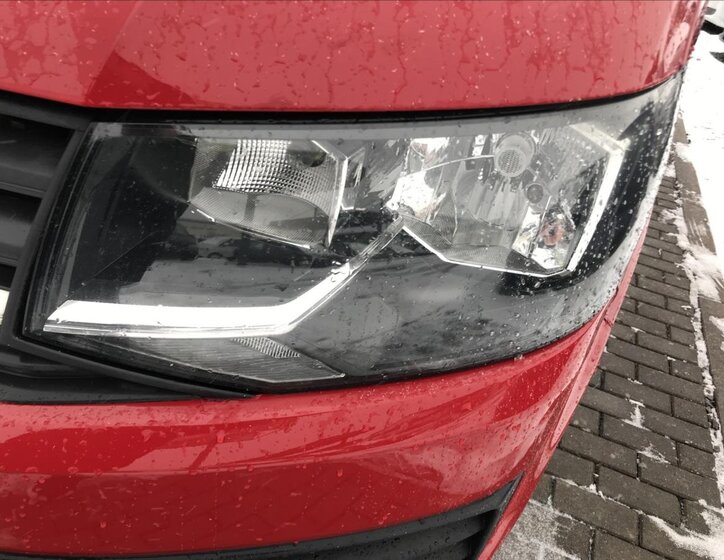 Volkswagen Transporter Kombi 2,0 l 62 kw