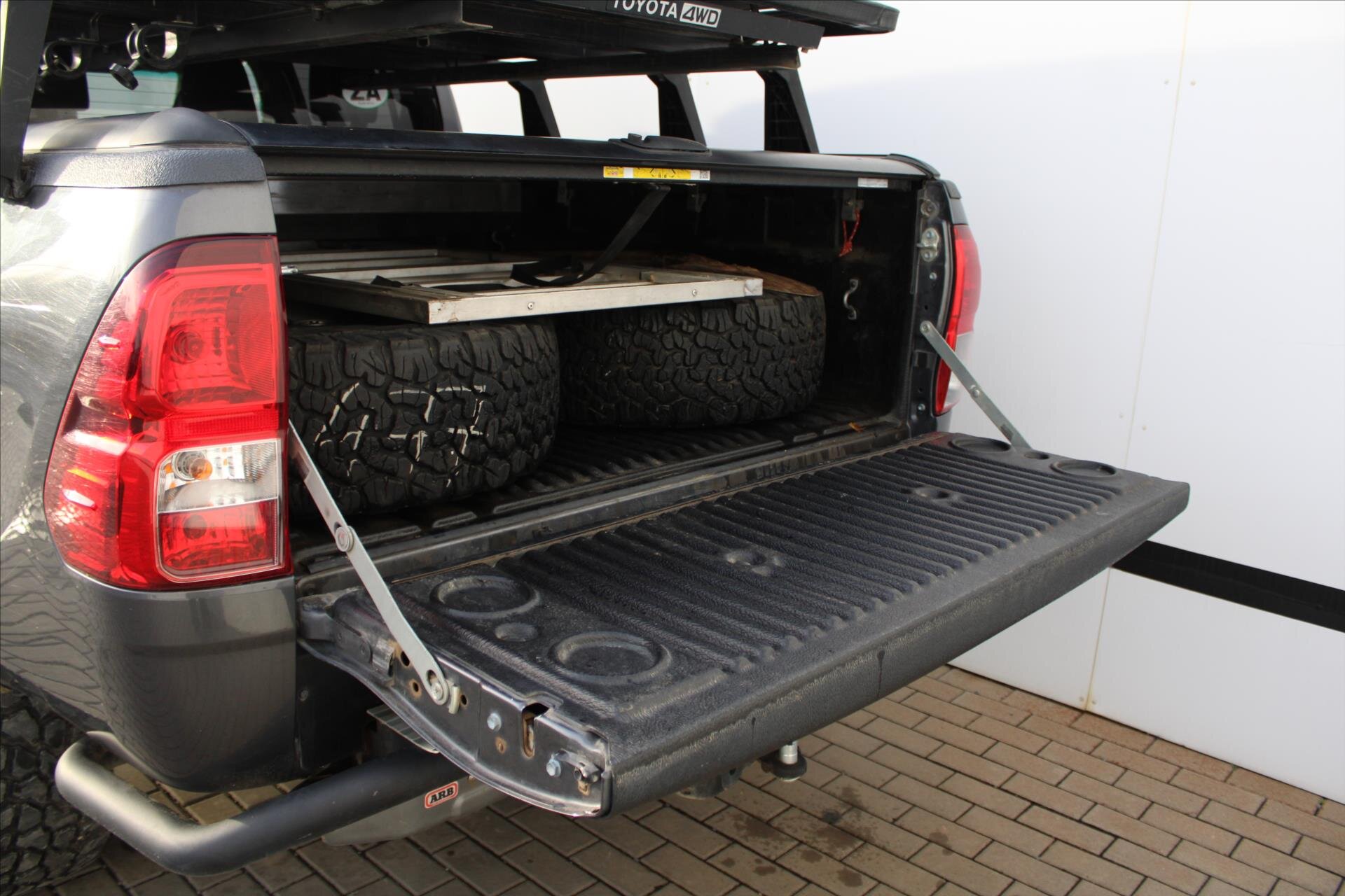 Toyota Hilux Pick-up 2,4 l 110 kw