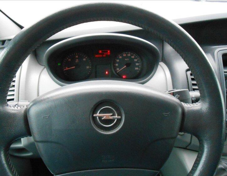 Opel Vivaro Kombi 2,0 l 84 kw