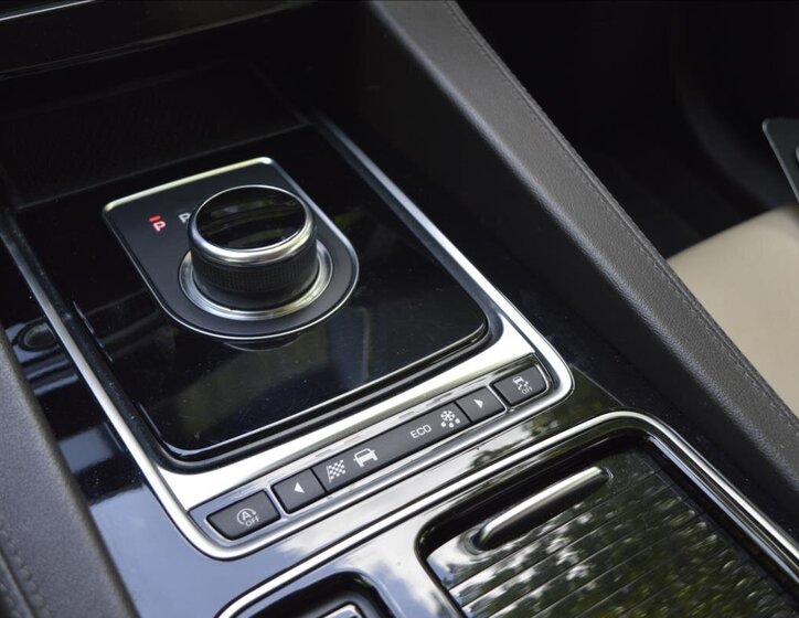 Jaguar F-Pace SUV / Terénní 2,0 l 177 kw