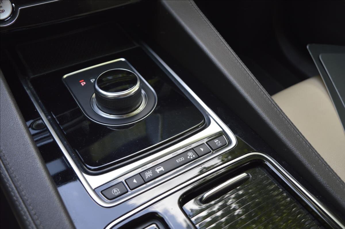 Jaguar F-Pace SUV / Terénní 2,0 l 177 kw