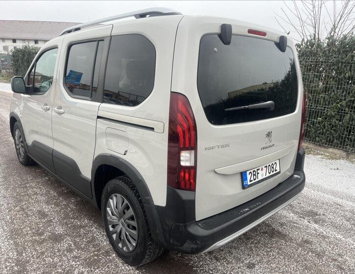Peugeot Rifter 8