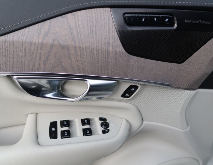 Volvo XC90 16